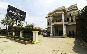 Hotel Grand Family